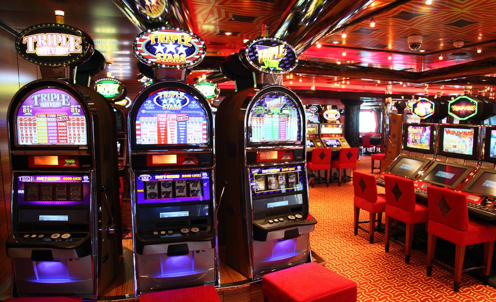 The Different Types of Casinos and How They Make Money.