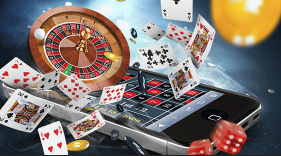 What elements contribute to the popularity of online casino games?
